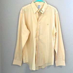 ♥️ Brooks Brother Men Shirt Sz L Pale Yellow 100% Cotton